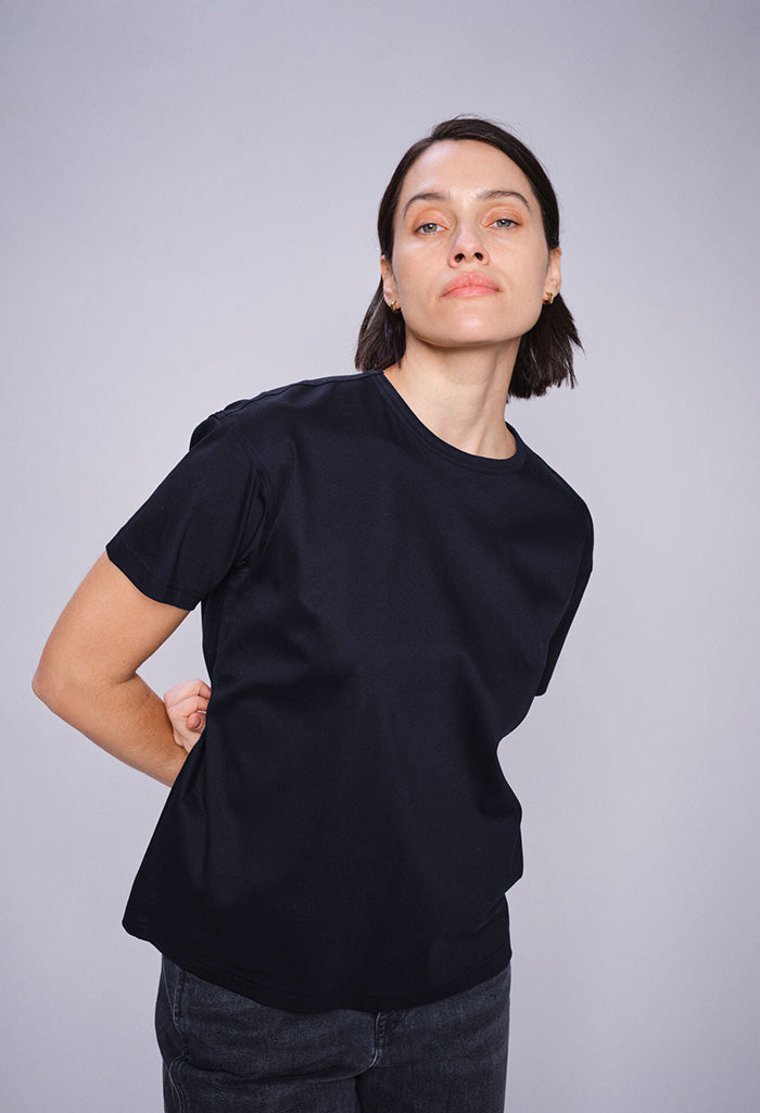 Aina O-SS Tee - Salute Navy
