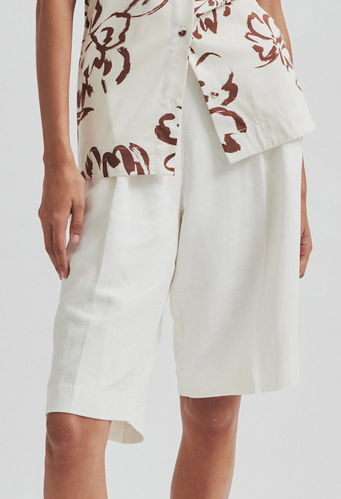 Lino Shorts - White Alyssum